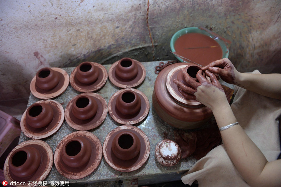 'Reserved lady': Chaozhou handmade red clay teapot