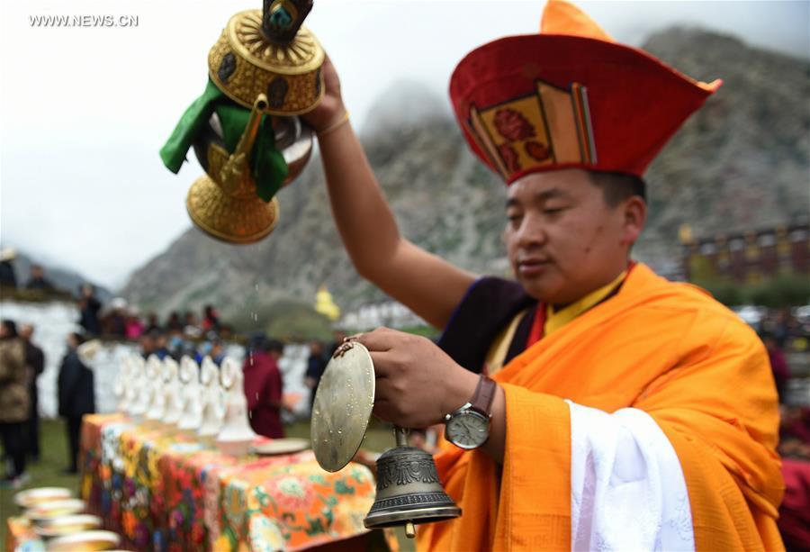 Thangka worship activity held in Lhasa