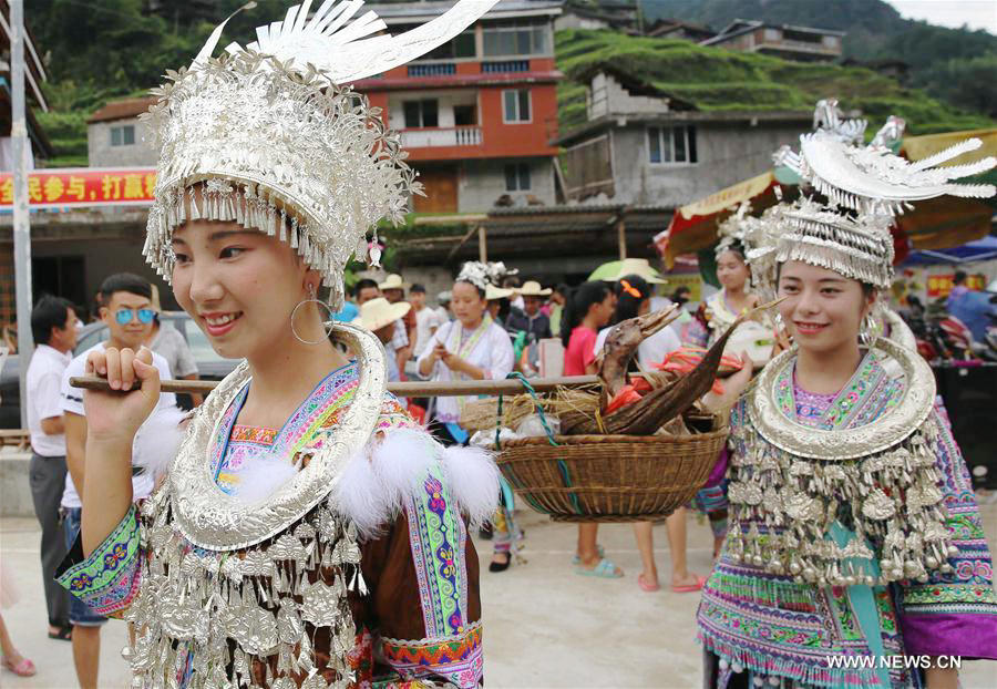 Miao people mark Xinhe Festival in Guangxi