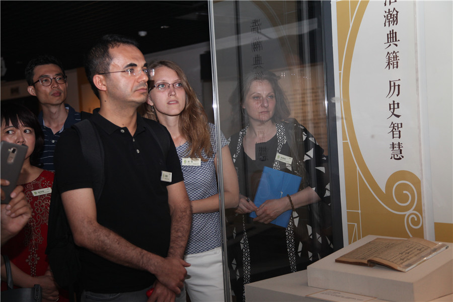 Sinologists visit the National Library of China during study program