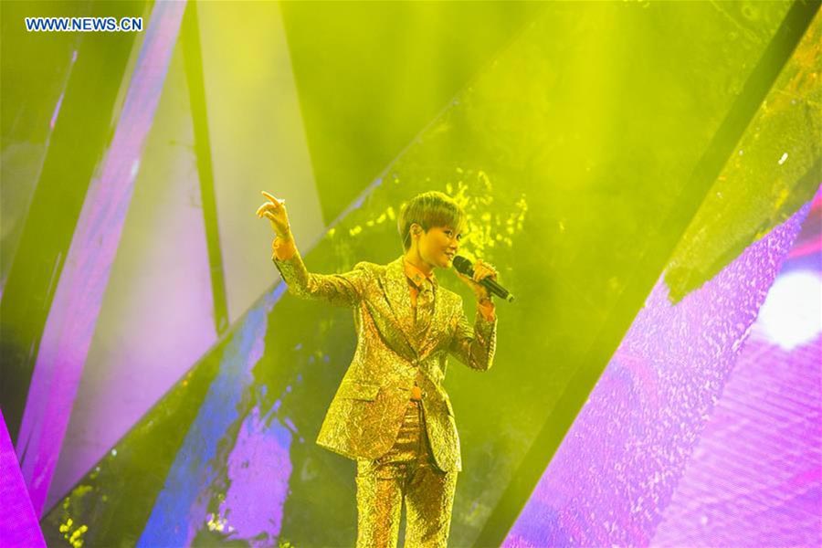 Li Yuchun launches tour with concert in Beijing