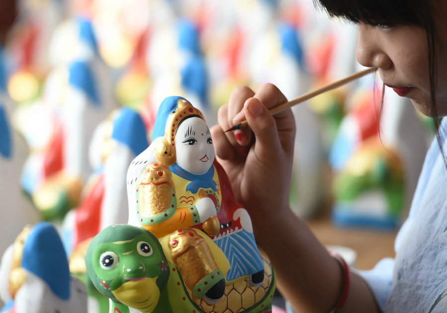 Cute clay rabbits welcome Mid-Autumn Festival