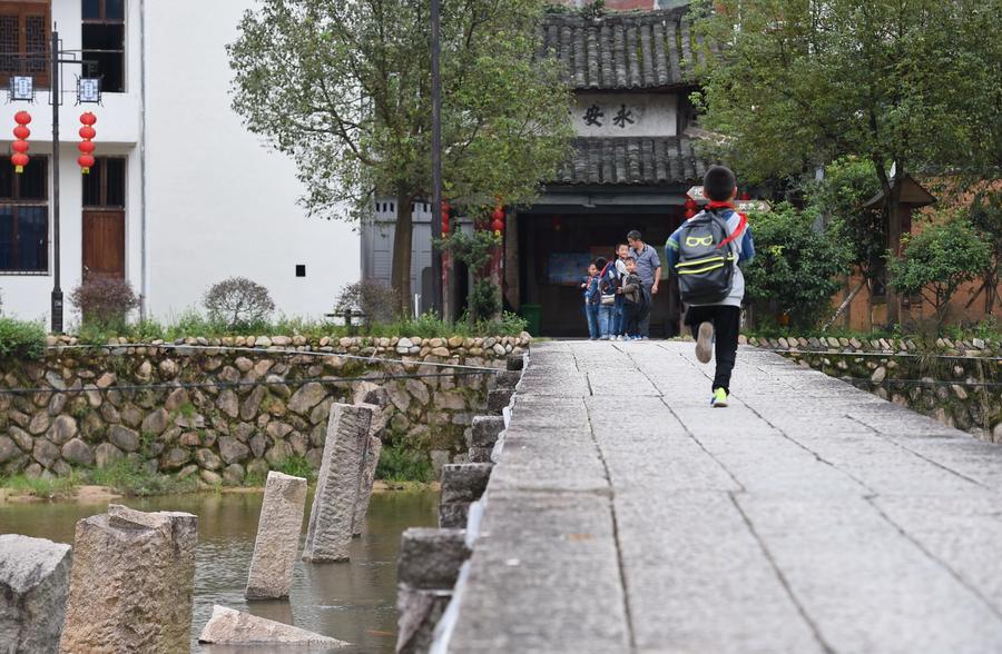 SE China's Xipu village well preserves historical buildings