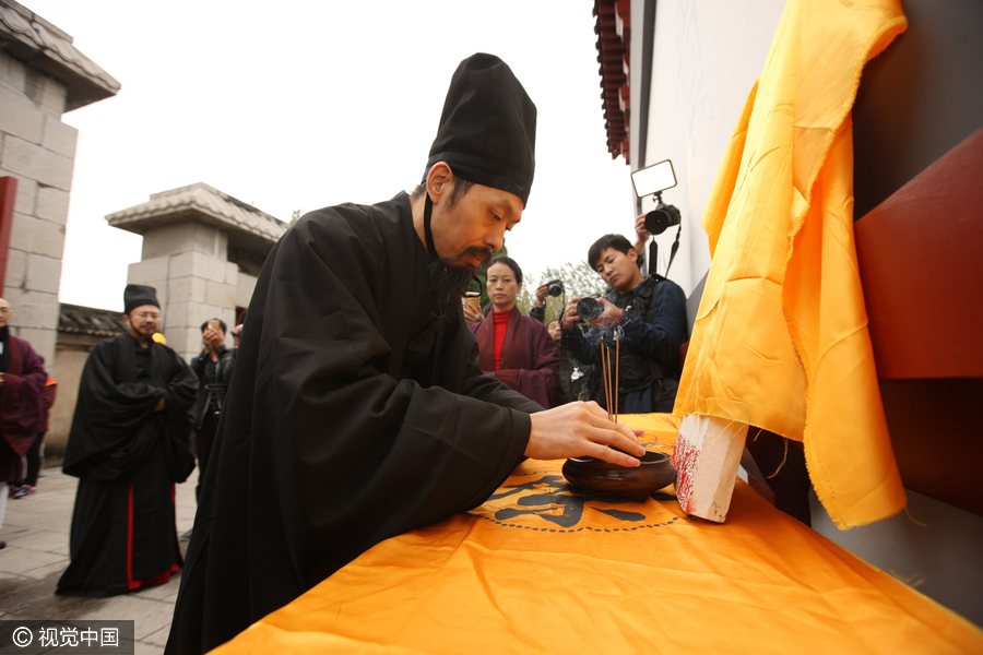 Grand ceremony in tribute to Zhuangzi