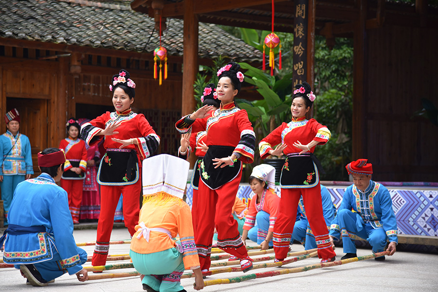 Zhuang culture: home of colorful dresses, folk songs