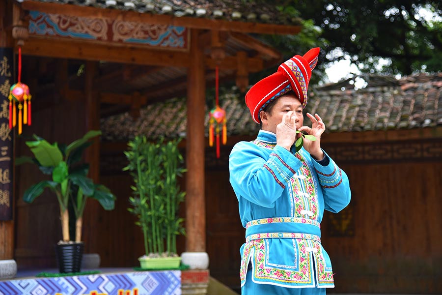 Zhuang culture: home of colorful dresses, folk songs