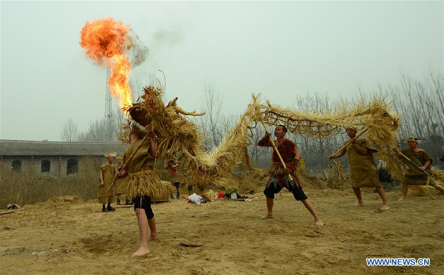 Folk art: dance of straw dragon in China's Henan