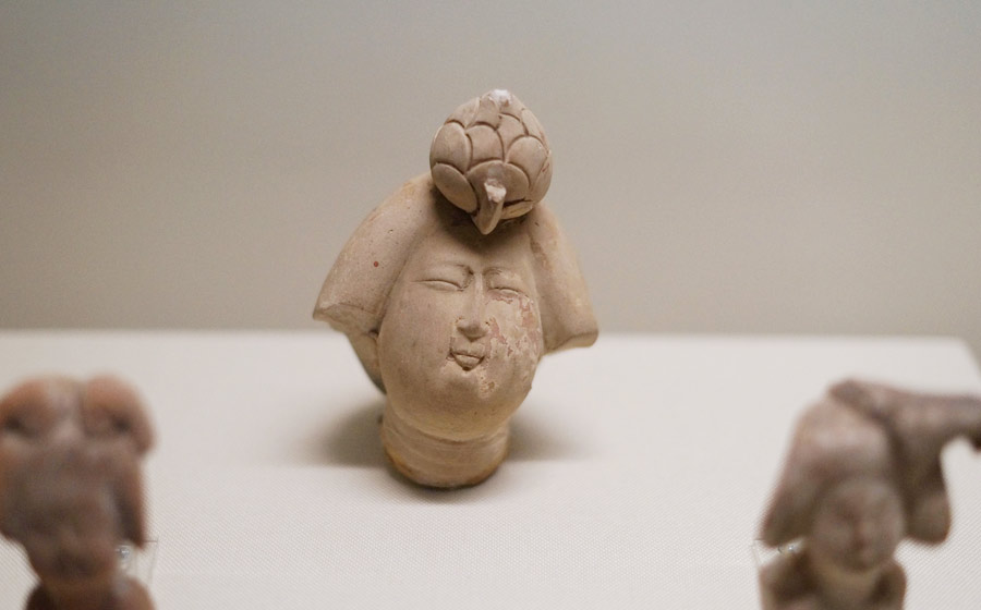 Pottery figurines showcase women's lives in ancient times