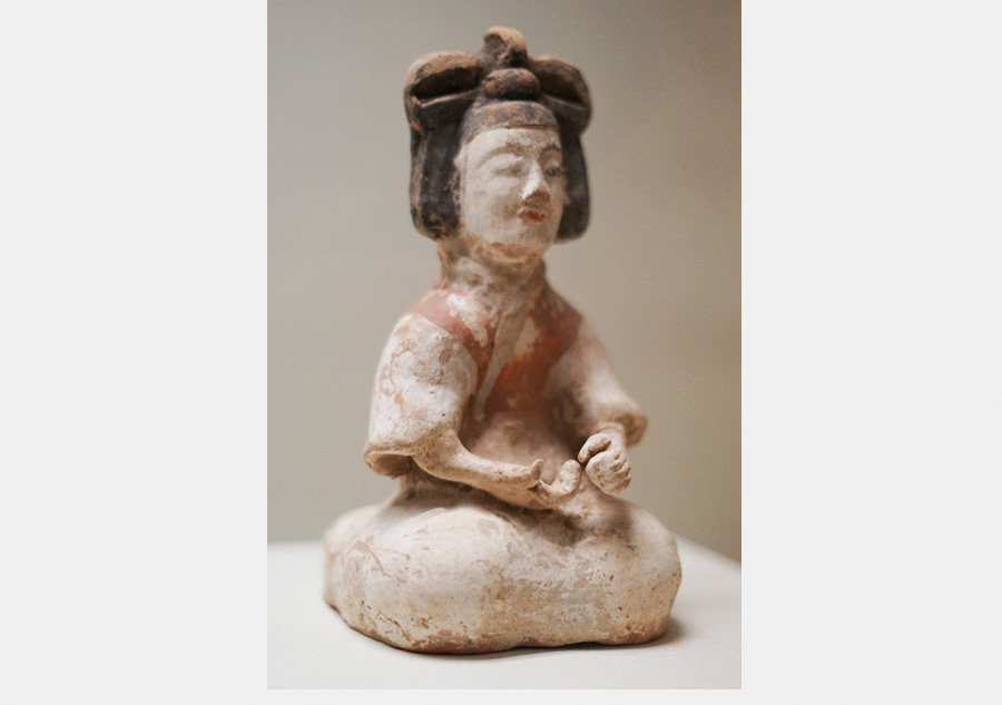 Pottery figurines showcase women's lives in ancient times