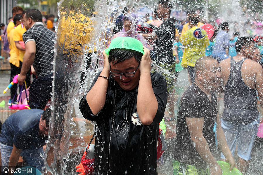 Water-sprinkling festival marked in SW China