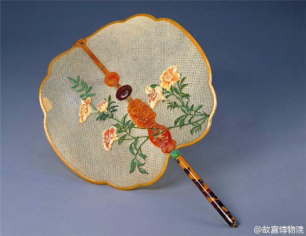 Exquisite ancient fans bring summer relief