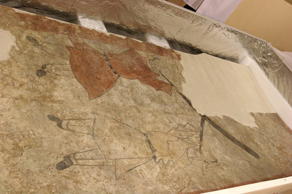 Tomb frescos go on display in Shanghai