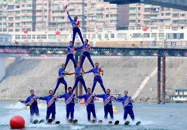 2012中美澳藝術(shù)滑水對(duì)抗賽彭水開(kāi)戰(zhàn) 中國(guó)隊(duì)領(lǐng)跑首天比賽