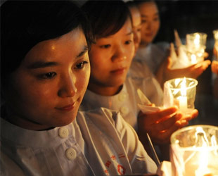 中國日報聚焦蘆山地震之祈福篇