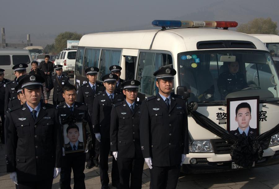 山東辦案遇襲殉職民警黃升追悼會在徐州舉行