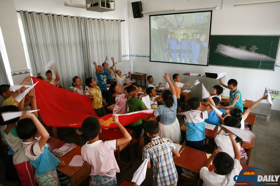 中國日報聚焦中國首次太空授課