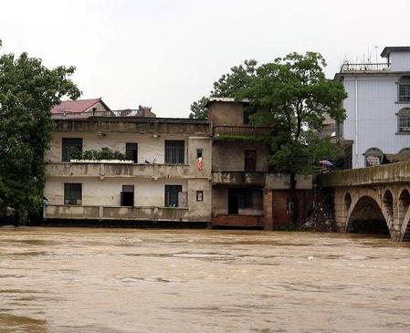 湖南漣源遭遇特大暴雨