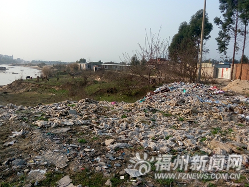 堆場占地到處是垃圾 烏龍江上游沙洲濕地遭侵蝕