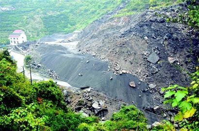 湖北省秭歸一山石崩塌 “屈原八景”之一被毀