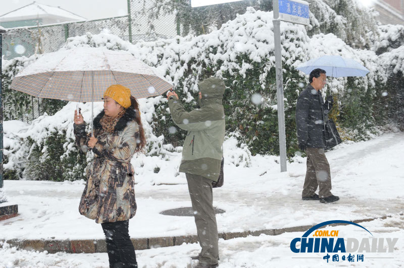 冷空氣來襲 吉林長春迎下半年首場降雪