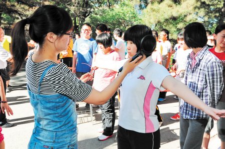 吉林高考安檢用上探測器 女生穿文胸或無法過關(guān)