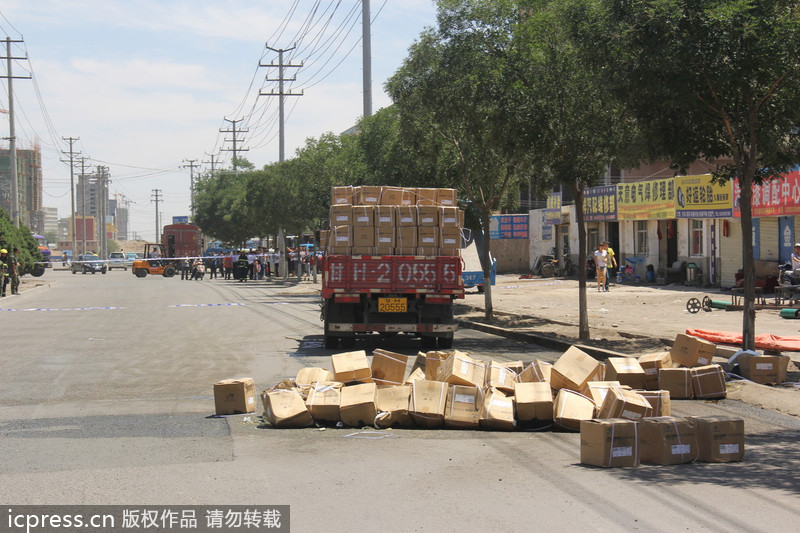 甘肅：50余箱強酸倒貨過程中掉落泄漏 消防緊急處置