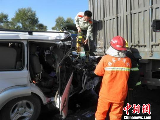 河北張家口水務局干部視察途中遇車禍2死2傷