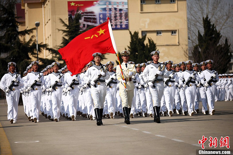 中國(guó)海軍北海艦隊(duì)新兵威武亮相（組圖）