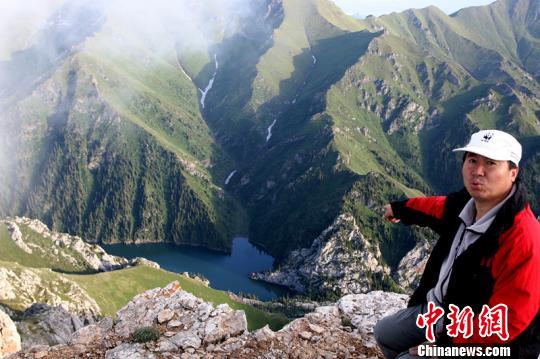 新疆科學家曝首次發現伊犁鼠兔是因欣賞高山湖景