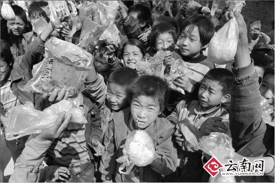 紅河州紅河縣浪堤鄉小學留守兒童盼營養午餐