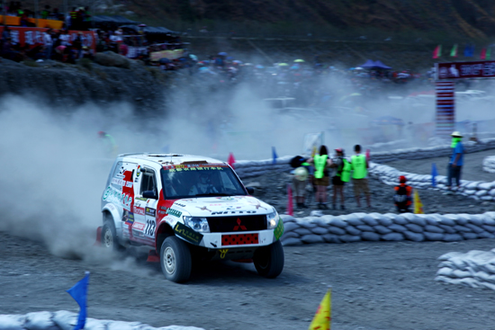 2012中國(guó)東川泥石流汽車越野賽開賽