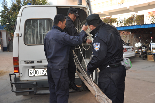 心系群眾修建愛(ài)民路 警民共建話和諧春運(yùn)