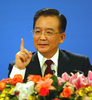 Premier Wen talks about economy, Taiwan