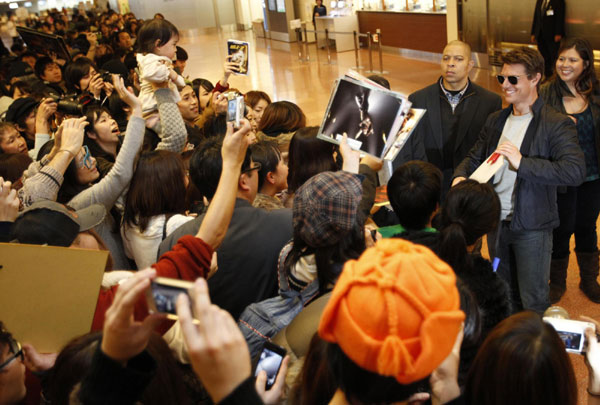 Tom Cruise promotes movie 'Jack Reacher' in Tokyo