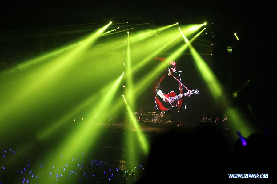 Pop band Mayday holds concert in Beijing