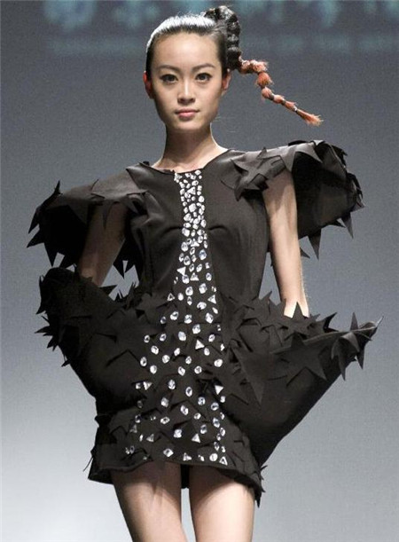 Art graduates create low-carbon fashions