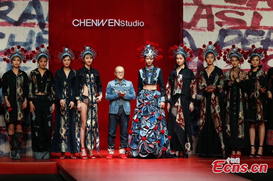 Fashion show blends Chinese and Western cultures