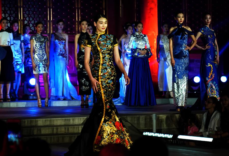 Creations of Suzhou embroidery presented in Beijing