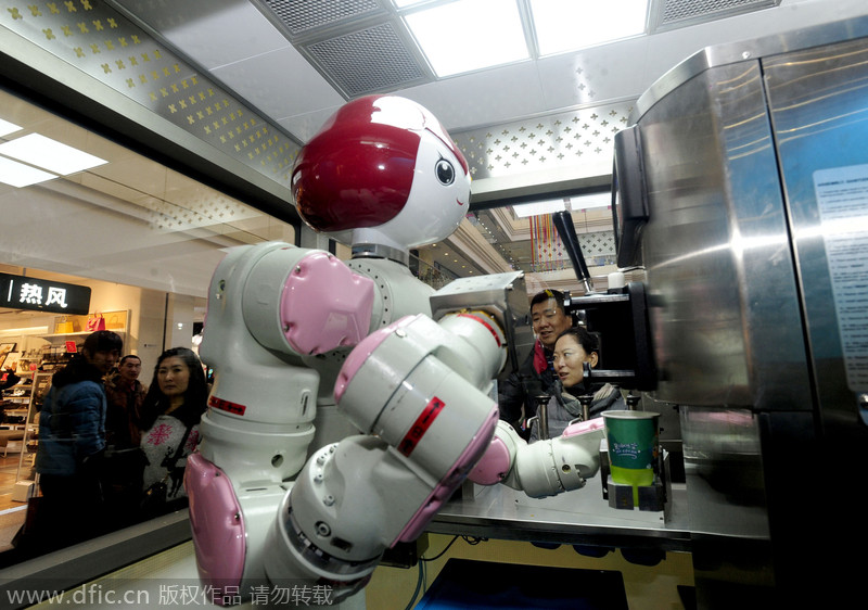 Robot makes ice cream in Shenyang