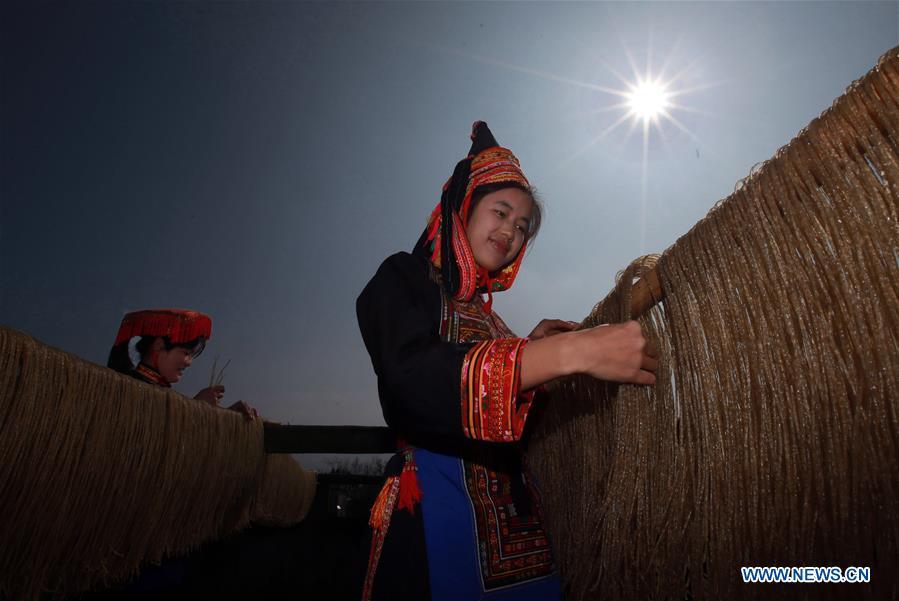 Villagers in SW China make sweet potato vermicelli for lunar New Year