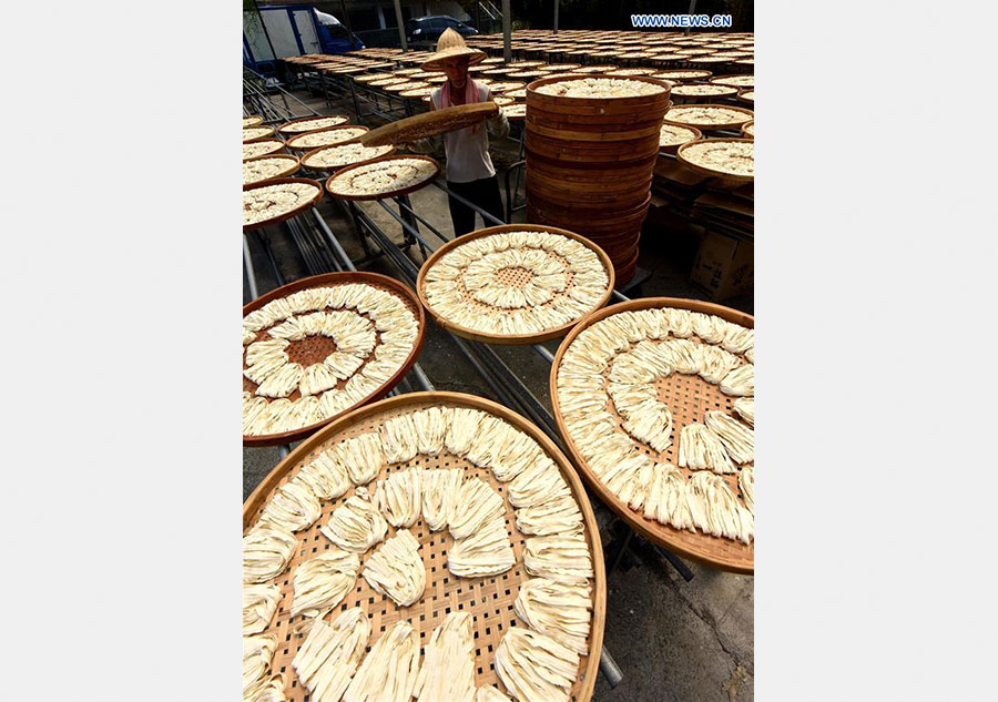 Workers make Kuanmiao noodles in SE China's Taiwan