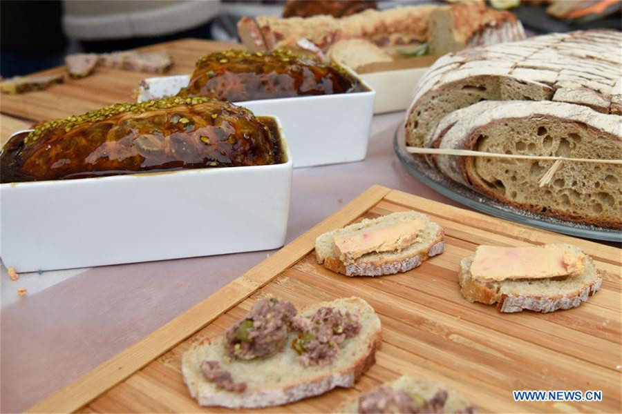 Pastry cooks participate in charity bazaar in Paris