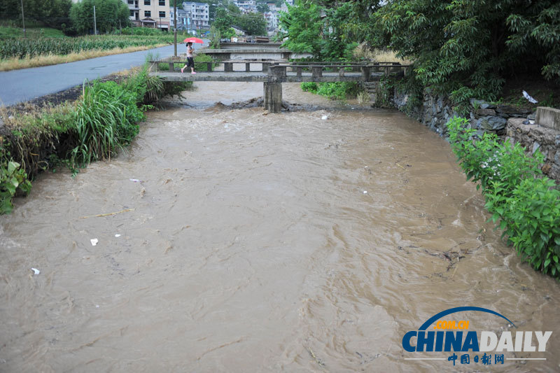 強(qiáng)臺(tái)風(fēng)“海葵”登陸 浙蘇滬積極應(yīng)對(duì)