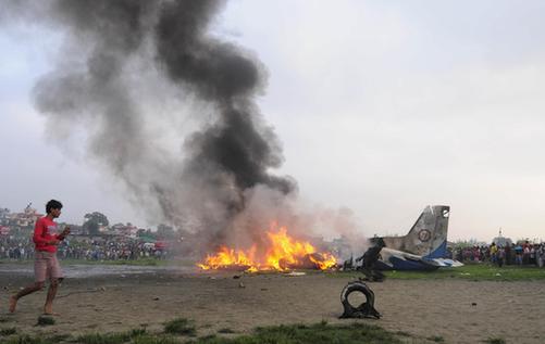 尼泊爾一架飛機(jī)墜毀致19人死亡