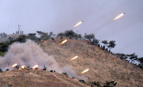 朝鮮開始大規模軍演 進行實彈射擊演練