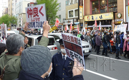 日本游行者高喊殺掉韓國人 市民擔憂“納粹抬頭”