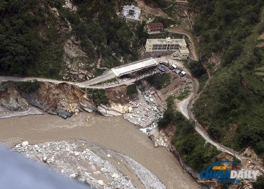 死神來了？兩名印度洪水幸存者死于尼泊爾山崩