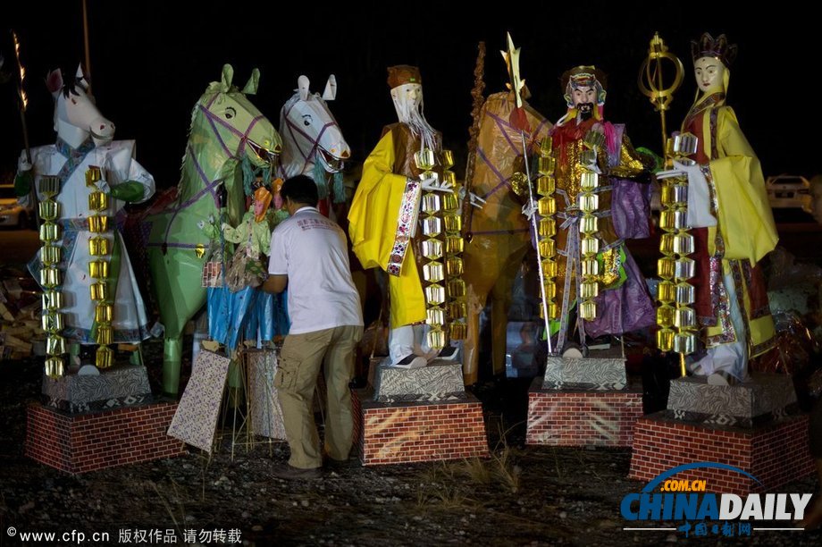 馬來西亞華裔迎“鬼節” 民眾“驚悚”狂歡（高清組圖）