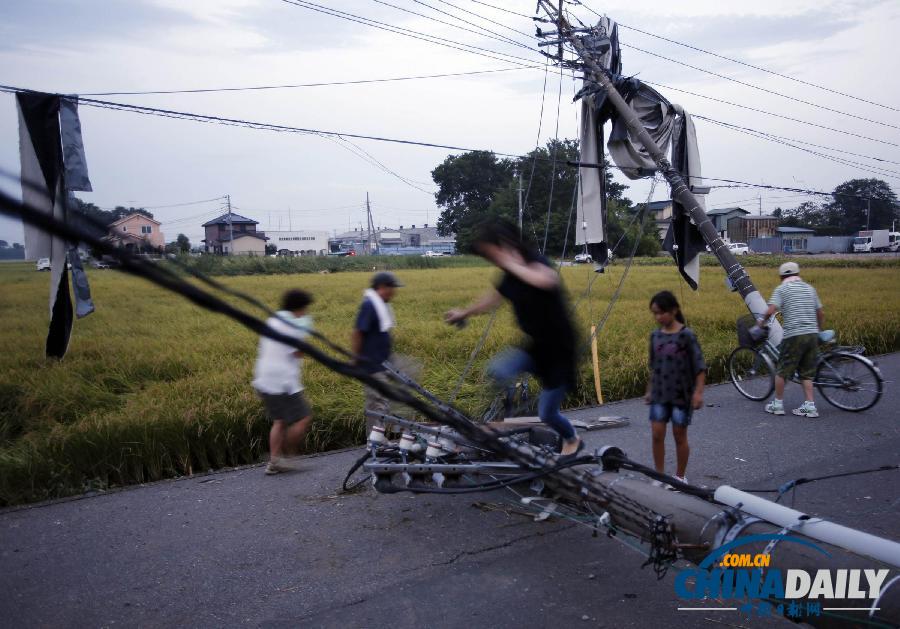 日本多地遭疑似龍卷風襲擊 致數(shù)十人受傷