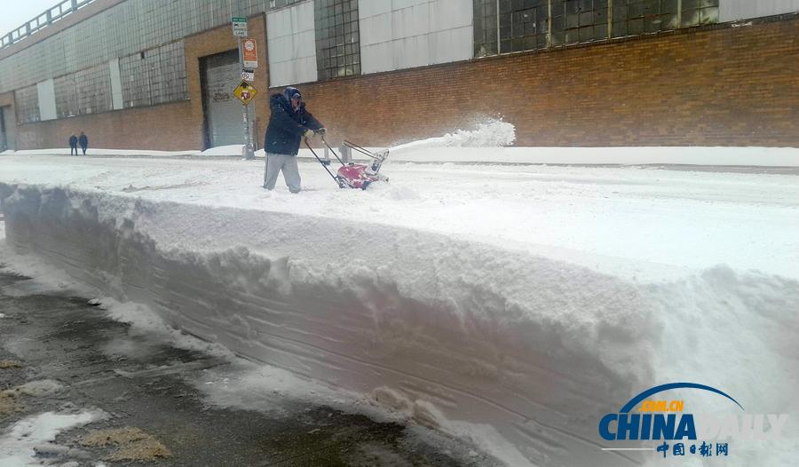 美國(guó)中東部遭遇暴風(fēng)雪 致10余人死亡